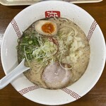 らーめん弥七 - 醤油らーめん(900円、真上から)