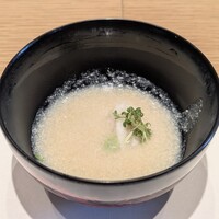 かどや - 季節の椀物：新玉ねぎの摺り流し
