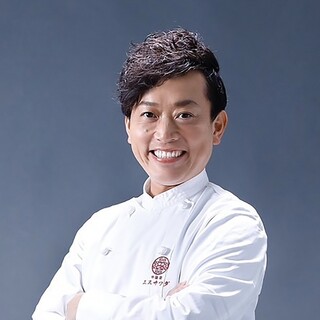 ミシュラン星獲得歴を持つ澤田州平が手がける飲茶専門店。