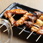 大衆酒場 江戸一 - ビールと焼き鳥盛り合せ