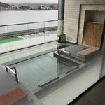 風のテラスKUKUNA - 富士山を眺めながらの寝湯（雨で残念）