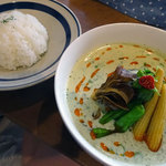 アプランティ - タイ風CoCo夏カレー（自家製えびラー油）930円