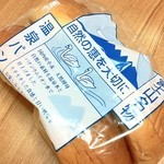 サン・ジュリアン - 昨日道の駅で購入した五個入り約650円の温泉パン。単価も重量もなかなか。温泉水の効果か確かにしっとり感があるかも。他の商品も買ってみたいな♪( ´▽｀)