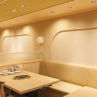 テーブル席（16名様まで）個室感覚でお使いいただける席