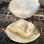 浜茶屋 やましょう - 手の甲サイズの特大はまぐり