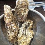 浜茶屋 やましょう - 特大牡蠣 ¥1,500