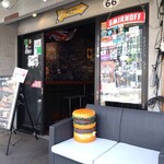 ダイニングバーガーキャプテンカンガルー - 入り口はこんな感じです　北新地の分かりやすい 斜め道の前にあるビル なので とても分かりやすい 立地