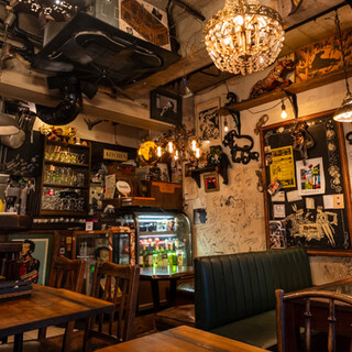 異国情緒溢れる隠れ家。ヨーロピアンアンティークが彩る空間