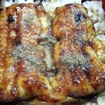 鳥常本店 - 後半は山椒をタップリかけて