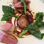 ラ・リューン - 鴨のロースト　ツルムラサキ　胡桃とピーナッツと生姜のソース