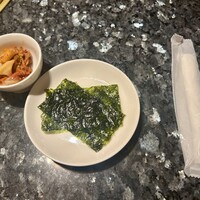 草の家 赤坂店 - 韓国のりと小皿キムチ