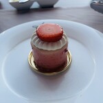 アーティスト カフェ - 苺のレアチーズムース