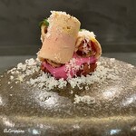 カーサ・デル・チーボ - フォワグラテリーナとジャージーミルクのマスカルポーネとビーツの酢フォルマ―ト