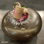 カーサ・デル・チーボ - フォワグラテリーナとジャージーミルクのマスカルポーネとビーツの酢フォルマ―ト