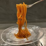 カーサ・デル・チーボ - 生地に唐辛子を練り込んだ冷製タリオリーニ