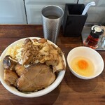 Kaminari Hon Ten - "Dry Noodles (Regular)" JPY 1,030 topped with "Kaminari Mashi (Shoulder)" JPY 350♪