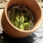 VERT - 土器の中のアスパラガス