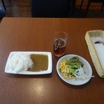 kushina copain - プチビュッフェランチ（1,000円）のカレーライスとサラダ