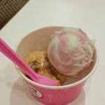 サーティワンアイスクリーム - ジャモカ アーモンド ファッジとマスカットバスケット