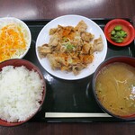 駒ヶ岳サービスエリア（上り） フードコート - 復刻版 焼肉定食 大盛り 1,350円（税込）。