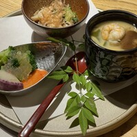 きじま 新横浜店 - お昼の懐石（うず塩）
                    ・季節の前菜三種 （平飼い卵の餡掛け茶碗蒸し）