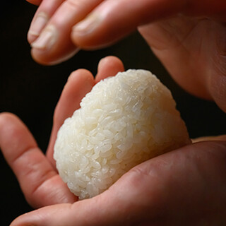 昔ながらの羽釜で炊く◆風味豊かな有明産海苔のおにぎり