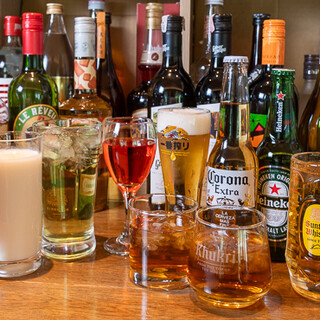 世界各国の厳選ビールが勢ぞろい♪お酒もソフトドリンクも充実