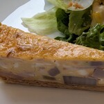 ベルテンポ - 根菜とベーコンのキッシュ