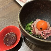 肉匠 さくら - あべ牛サーロインローストユッケ