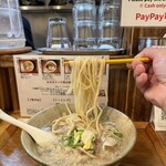 沖縄麺処 天願 - 塩軟骨ソーキそば＋背脂