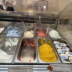 アンティカ ジェラテリア - いちごは大人気で、本日は残り少なくなっていました