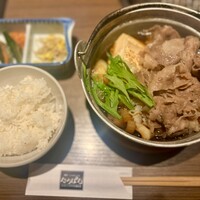 焼肉・しゃぶしゃぶ たちばな ヒルトンプラザイースト店 - すき焼きランチ1300円