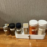 無冠 - 卓上の調味料でーす。