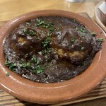 代官山のんき - デミグラスで煮込んだスパイシーつくね　まあまあの大きさのつくねが2個入ってます。つくねがスパイシーでめっちゃ美味しい