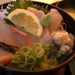 魚がし食堂はま蔵 - 地魚丼