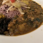 旧ヤム邸 - 2種カレー　キーマカレー側から
