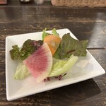 旧ヤム邸 - 最初に出るサラダ