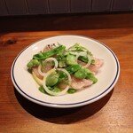Hachihare - 三河湾産 炙りサワラのカルパッチョ ～そら豆とスナップエンドウ～