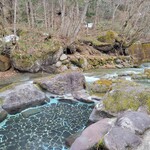 大丸あすなろ荘 - 渓流沿いの露天風呂