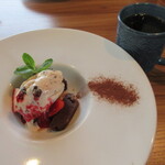 人と木 - 人と木定食に付くデザートとコーヒー（日替わりランチには付かないので700円で追加）