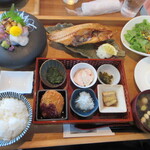 人と木 - 人と木定食（コーヒーとデザート付き）1,800円