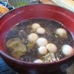 人と木 - 味噌汁は魚と海苔が入ったあら汁