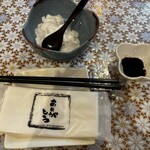 海鮮鉄板　やまおか食堂 - 付き出しはおぼろどうふ