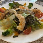 海鮮鉄板　やまおか食堂 - エビプリプリサラダさん