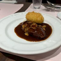 厳選洋食さくらい - ハンバーグとカニクリームコロッケ