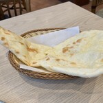 インド料理 DILLI PALACE - おかわりナン