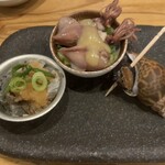 海鮮料理と酒 いくひさ - 突き出し3点　魚の皮　蛍イカ　バイ貝煮込み