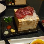 日本の酒と馬の肉 ウマ○ - 