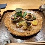 御料理 ふじ田 - 八寸：のれそれ＆そら豆、うるい＆ホタルイカを木の芽味噌で、助子、銚子産タチウオのナスの挟み焼き、ふきのとうの天ぷら＆蕗のとう味噌、さつまいものレモン煮
      