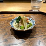 御料理 ふじ田 - 冷やしもの：道南産毛蟹＆アスパラ、ハマボウフウ、土佐酢
      